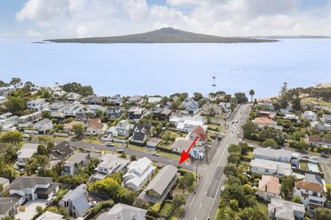 Photo of property in 2/20a Old Lake Road, Narrow Neck, Auckland, 0624