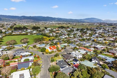 Photo of property in 13 Bahama Crescent, Paraparaumu Beach, Paraparaumu, 5032