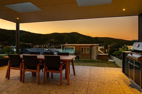 Photo of property in 2 Whaitere Place, Waikawa, Picton, 7220