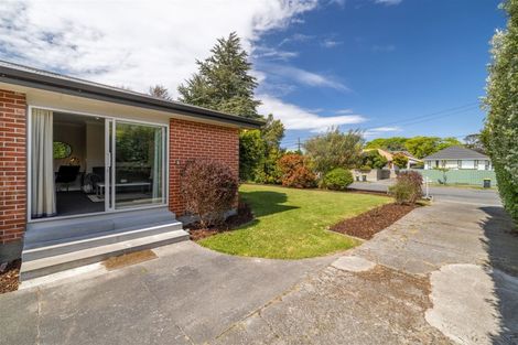 Photo of property in 16 Staveley Street, Avonhead, Christchurch, 8042