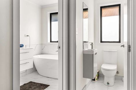 Photo of property in 28 Inuwai Street, Glenview, Hamilton, 3206