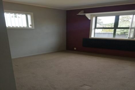 Photo of property in 12 Bamboo Grove, Kelston, Auckland, 0602