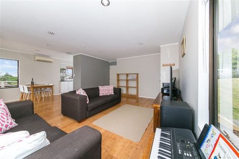 Photo of property in 4 Amery Place, West Harbour, Auckland, 0618