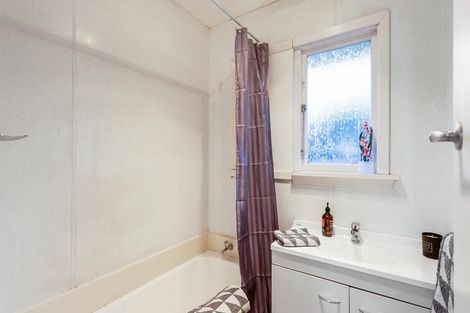 Photo of property in 2 Eglinton Street, Avondale, Christchurch, 8061