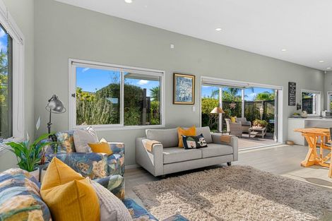 Photo of property in 37 Grove Road, Mangawhai Heads, Mangawhai, 0505