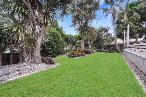 Photo of property in 19 Rehia Road, Massey, Auckland, 0614