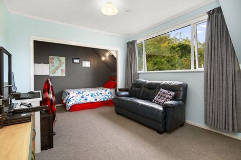 Photo of property in 6 Thomas Hook Street, Tawa, Wellington, 5028