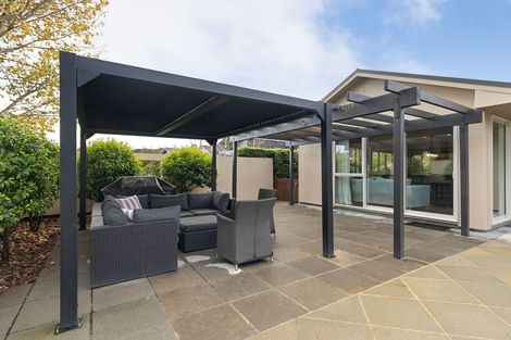 Photo of property in 37 La Lena Grove, Fitzherbert, Palmerston North, 4410