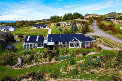 Photo of property in 98 Loch Views Road, Acacia Bay, Taupo, 3385