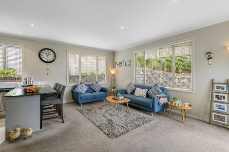 Photo of property in 1 Kingsgate Place, Dannemora, Auckland, 2016