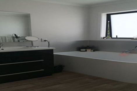 Photo of property in 124b Cambridge Terrace, Fairfield, Lower Hutt, 5011