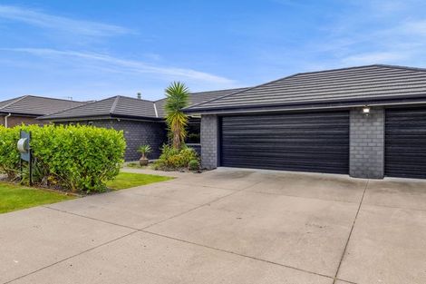 Photo of property in 122 Pohutukawa Place, Waiwhakaiho, New Plymouth, 4312