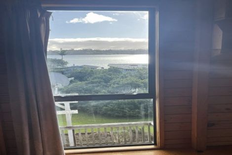 Photo of property in 2 Twin Wharf Road, Herald Island, Auckland, 0618