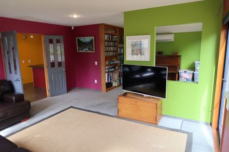 Photo of property in 62a Saint Johns Terrace, Tawa, Wellington, 5028