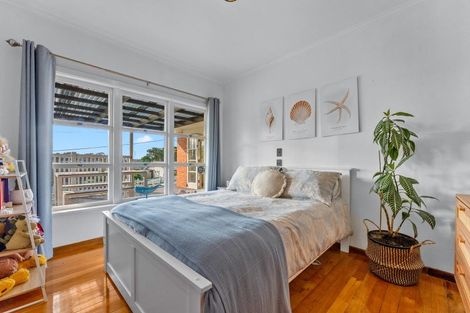 Photo of property in 39 Sherwood Avenue, Te Atatu South, Auckland, 0610