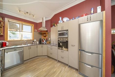 Photo of property in 81 Collins Street, Hawera, 4610