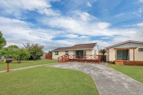 Photo of property in 4 Pukeroa Place, Papakura, 2110