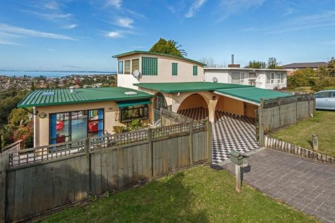 Photo of property in 801 East Coast Road, Northcross, Auckland, 0630