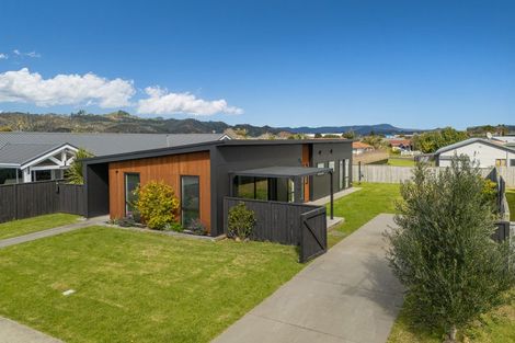 Photo of property in 15 Palm Drive, Whitianga, 3510