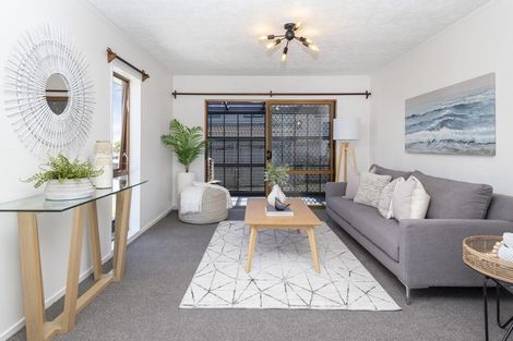 Photo of property in 1/10 Benygloe Place, Highland Park, Auckland, 2010