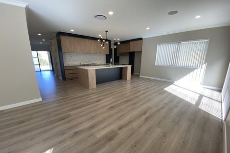 Photo of property in 30 Godfrey Drive, Orewa, 0931