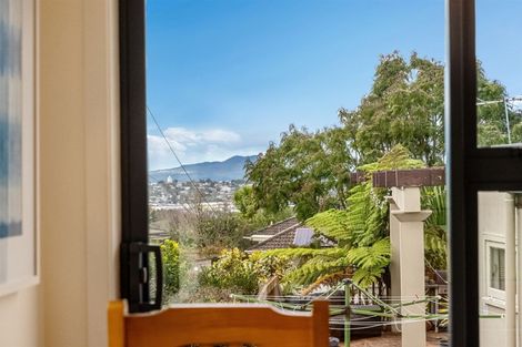 Photo of property in 2/539 Glenfield Road, Glenfield, Auckland, 0629