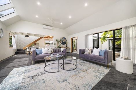 Photo of property in 91 Manhattan Heights, Glendene, Auckland, 0602