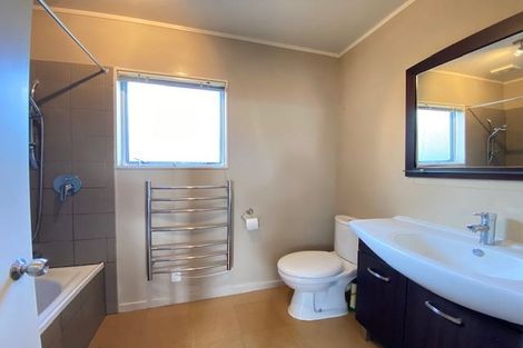 Photo of property in 8 Picasso Drive, West Harbour, Auckland, 0618