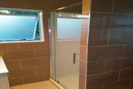 Photo of property in 2/61 Greenslade Crescent, Northcote, Auckland, 0627