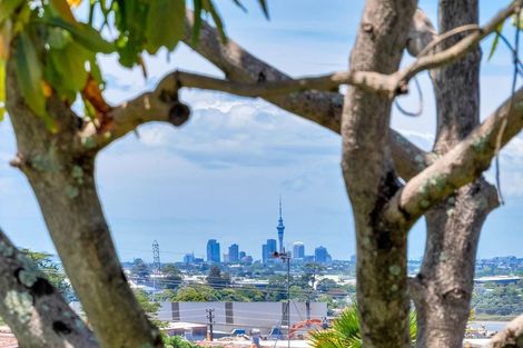 Photo of property in 13 Harmel Road, Glendene, Auckland, 0602