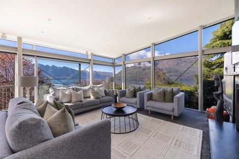 Photo of property in 6 Whitbourn Place, Fernhill, Queenstown, 9300