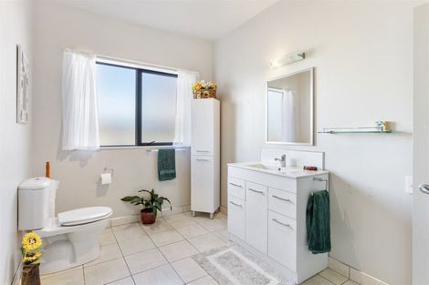 Photo of property in 30 Russell Street, Westport, 7825