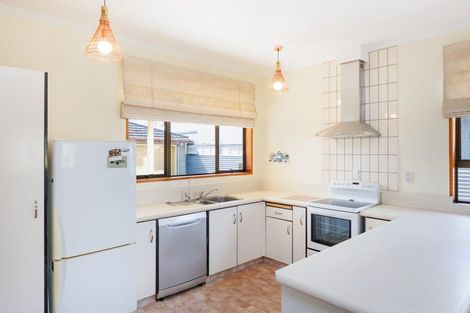 Photo of property in 9 Shamrock Street, Takaro, Palmerston North, 4412