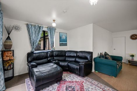 Photo of property in 29 Woodbank Drive, Glen Eden, Auckland, 0602