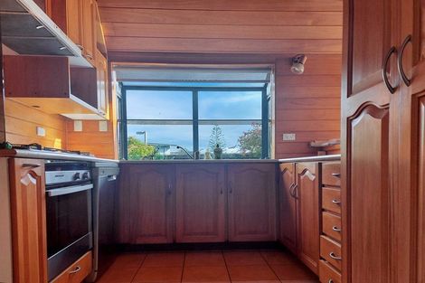 Photo of property in 7 Sunrise Lane, Te Atatu South, Auckland, 0610