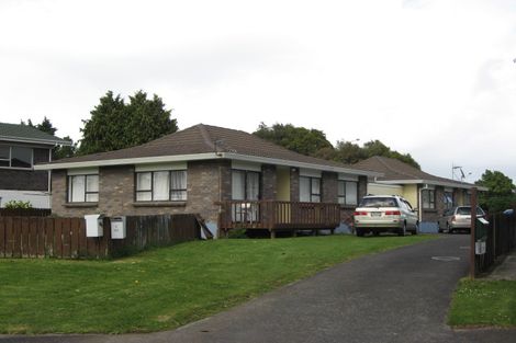 Photo of property in 2/28 Challen Close, Conifer Grove, Takanini, 2112