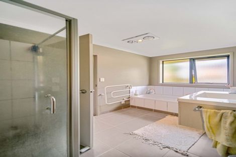 Photo of property in 35 Plumley Crescent, Mangere, Auckland, 2022