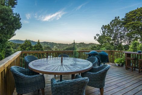 Photo of property in 59 Laingholm Drive, Laingholm, Auckland, 0604