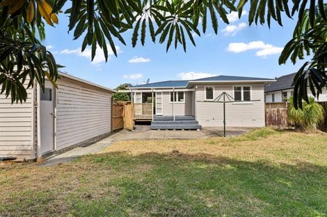 Photo of property in 77 Dale Crescent, Pakuranga, Auckland, 2010