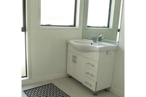 Photo of property in 2/11 Bauchop Road, Waterloo, Lower Hutt, 5011