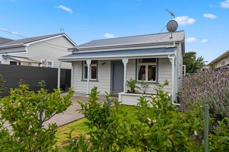 Photo of property in 94 Hine Street, New Plymouth, 4310