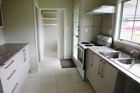 Photo of property in 33 Claverdon Drive, Massey, Auckland, 0614