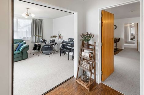 Photo of property in 8 Mansell Crescent, Bulls, 4818