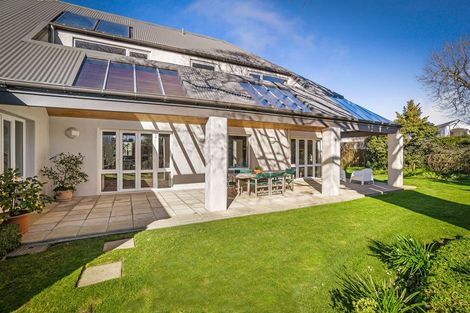 Photo of property in 19 Garreg Road, Fendalton, Christchurch, 8052