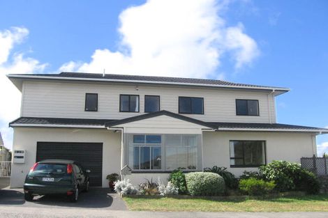 Photo of property in 2 Ashton Fitchett Drive, Brooklyn, Wellington, 6021