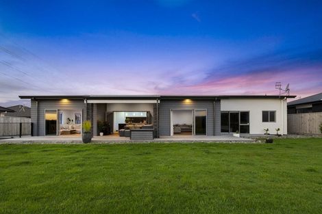 Photo of property in 22 Cyprus Place, Fitzherbert, Palmerston North, 4410