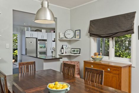 Photo of property in 21 Roberts Avenue, Bayswater, Auckland, 0622