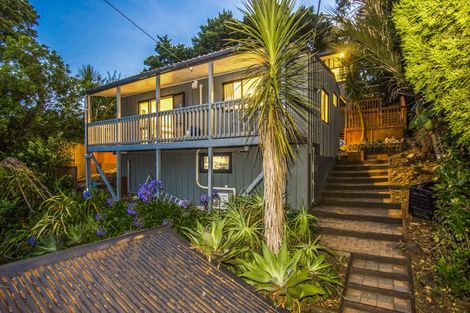 Photo of property in 59 Laingholm Drive, Laingholm, Auckland, 0604