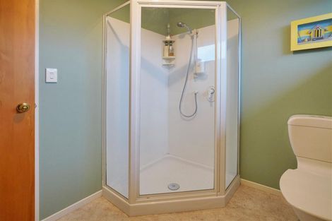 Photo of property in 3 Oaktree Lane, Bishopdale, Christchurch, 8053