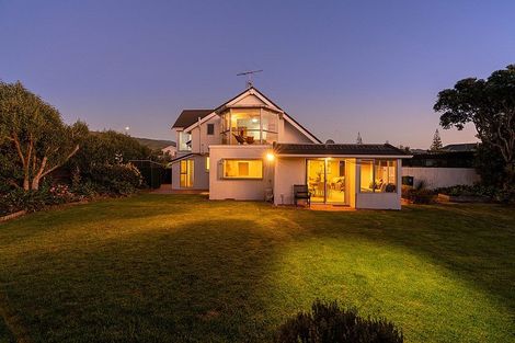 Photo of property in 113 Field Way, Waikanae Beach, Waikanae, 5036